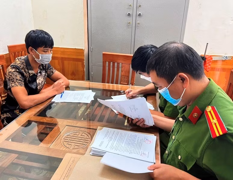 Đối tượng Bùi Văn Khánh tại cơ quan điều tra.