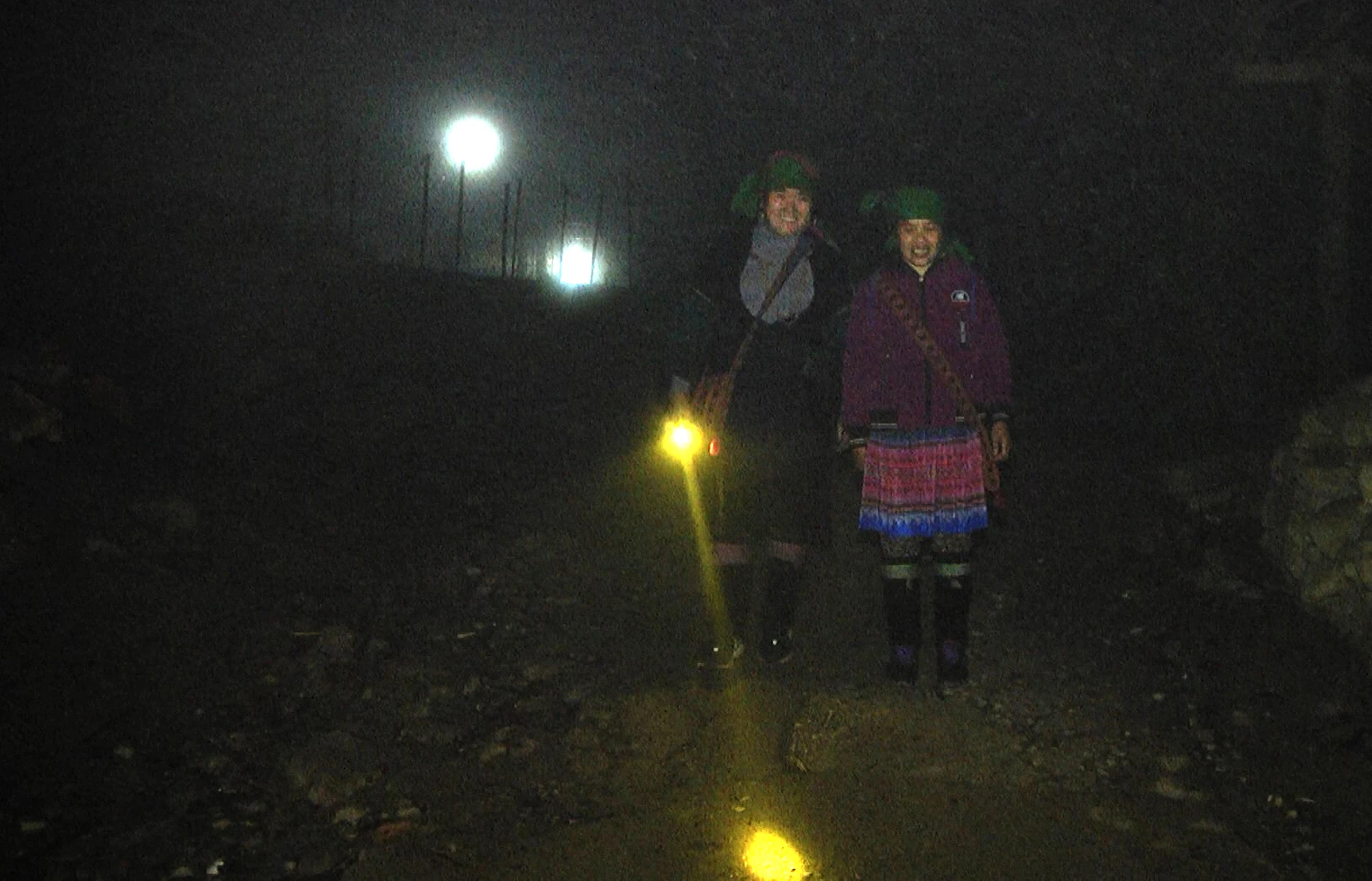 Tìm con chữ bên bếp lửa hồng ảnh 2