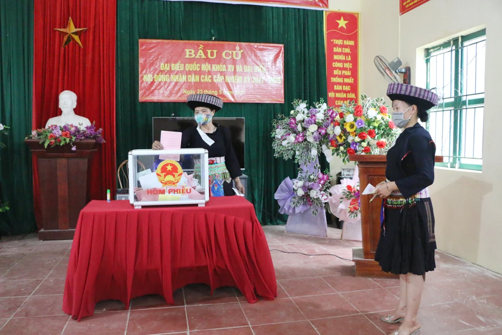 Những hình ảnh ấn tượng tại cuộc bầu cử ảnh 16