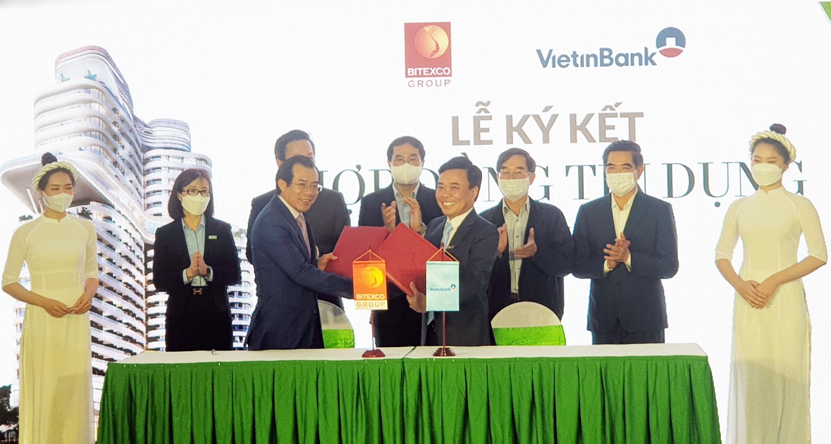 Tập đoàn Bitexco và Ngân hàng Viettinbank Chi nhánh Lào Cai ký kết thỏa thuận hợp tác hỗ trợ tài chính và các gói ưu đãi tín dụng cho dự án. Tập đoàn Bitexco và Ngân hàng Viettinbank Chi nhánh Lào Cai ký kết thỏa thuận hợp tác hỗ trợ tài chính và các gói ưu đãi tín dụng cho dự án.