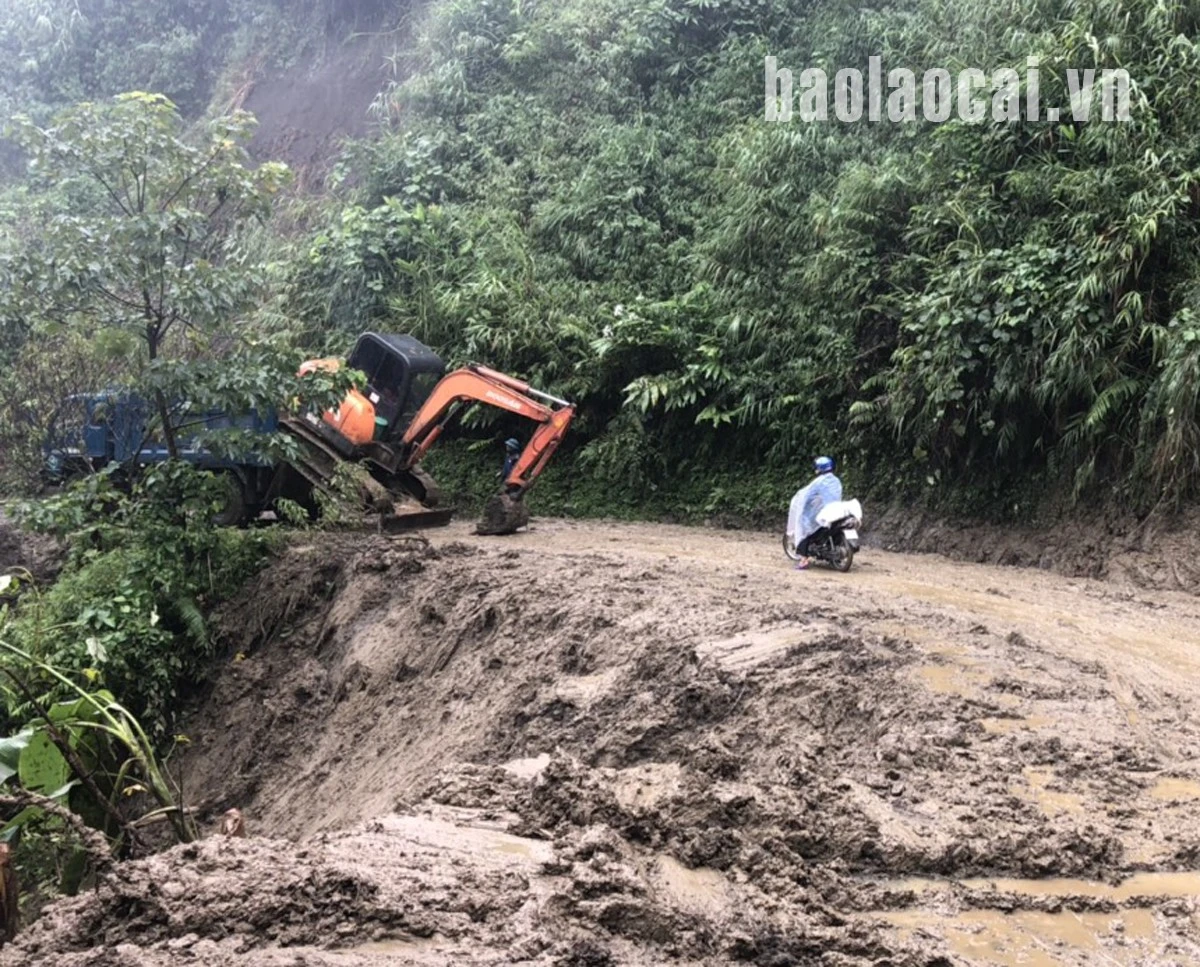 Bát Xát: Các điểm sạt lở được khắc phục, đảm bảo việc đi lại cho người dân ảnh 2
