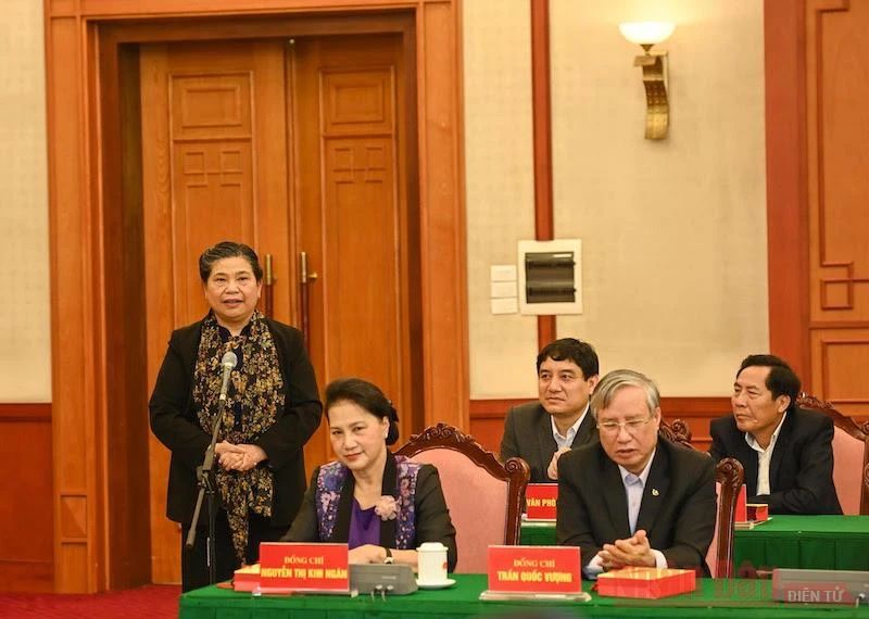 Bộ Chính trị, Ban Bí thư gặp mặt thân mật cán bộ lãnh đạo cấp cao không tái cử khóa XIII ảnh 3