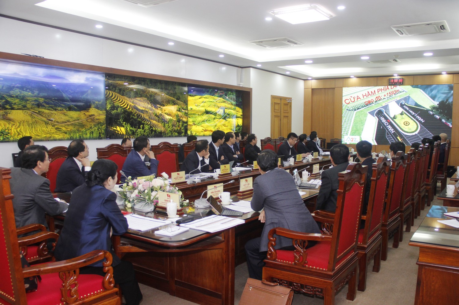 Lãnh đạo tỉnh Lào Cai và Lai Châu bàn phương án đầu tư Dự án xây dựng hầm đường bộ qua đèo Hoàng Liên ảnh 1