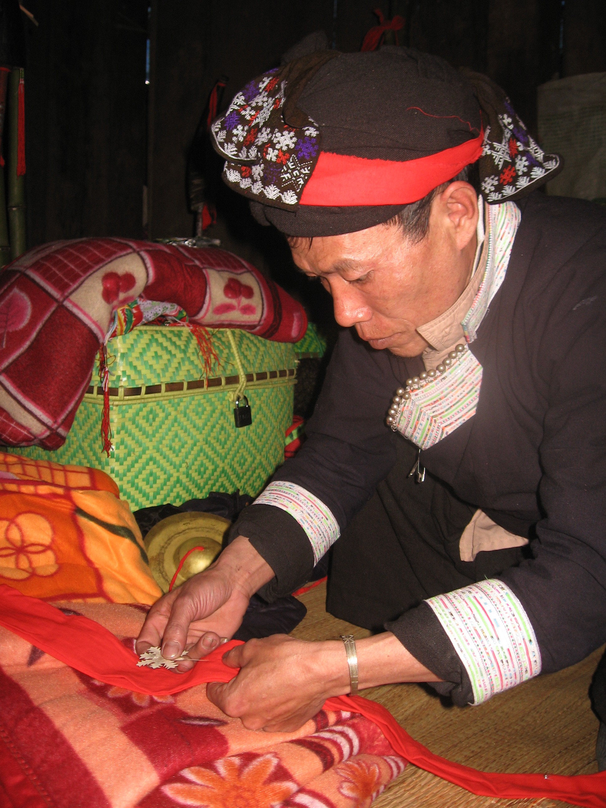 Hình tượng cây thông trong đời sống người Dao đỏ ảnh 4