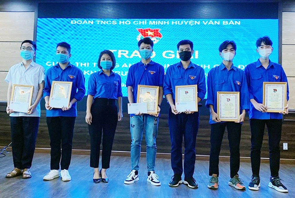 Huyện đoàn Văn Bàn trao giải Cuộc thi tiếng Anh online ảnh 2