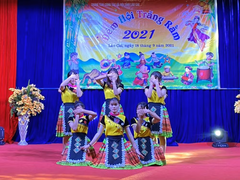 Các đơn vị, địa phương tổ chức hoạt động, tặng quà Tết Trung thu cho thiếu nhi ảnh 1