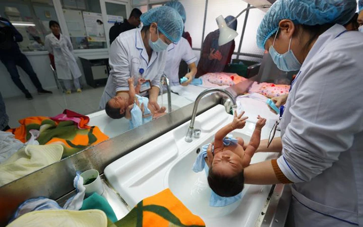 Từ 1-3: Trẻ sau khi sinh ra được cấp mã thẻ bảo hiểm y tế tạm thời ảnh 1