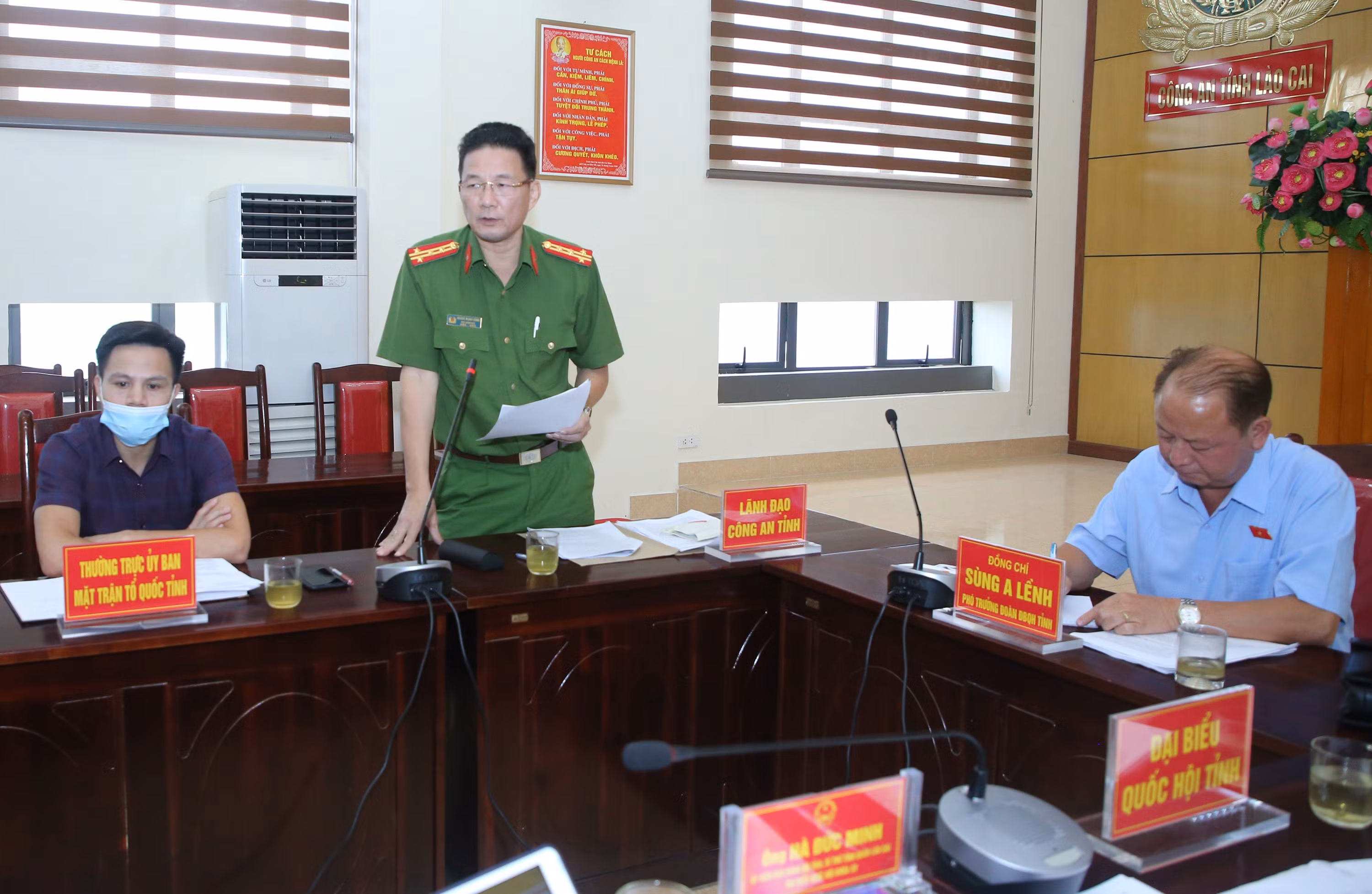 Lãnh đạo Công an tỉnh phát biểu tại hội thảo.