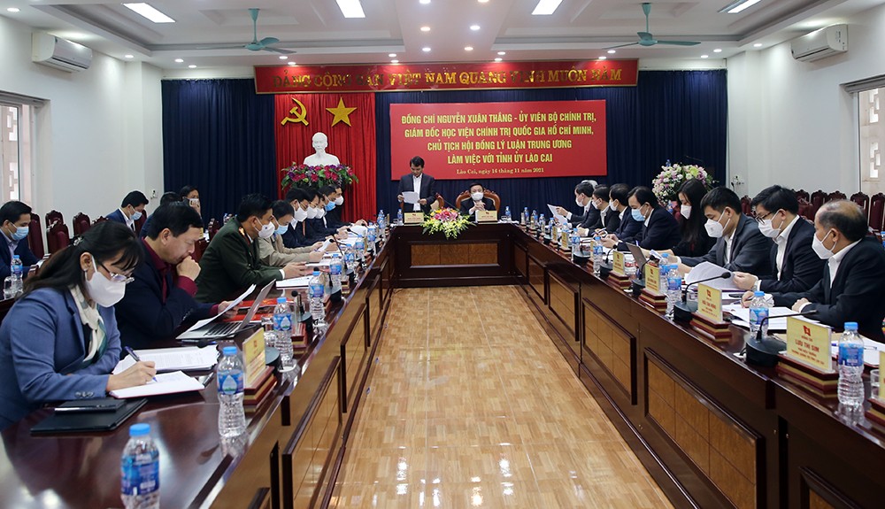 Đồng chí Nguyễn Xuân Thắng, Ủy viên Bộ Chính trị, Giám đốc Học viện Chính trị Quốc gia Hồ Chí Minh, Chủ tịch Hội đồng Lý luận Trung ương làm việc với Tỉnh ủy Lào Cai ảnh 1