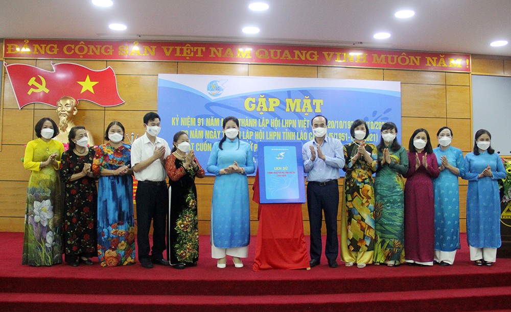 Gặp mặt kỷ niệm 91 năm Ngày thành lập Hội LHPN Việt Nam, 70 năm Ngày thành lập Hội LHPN tỉnh Lào Cai ảnh 6