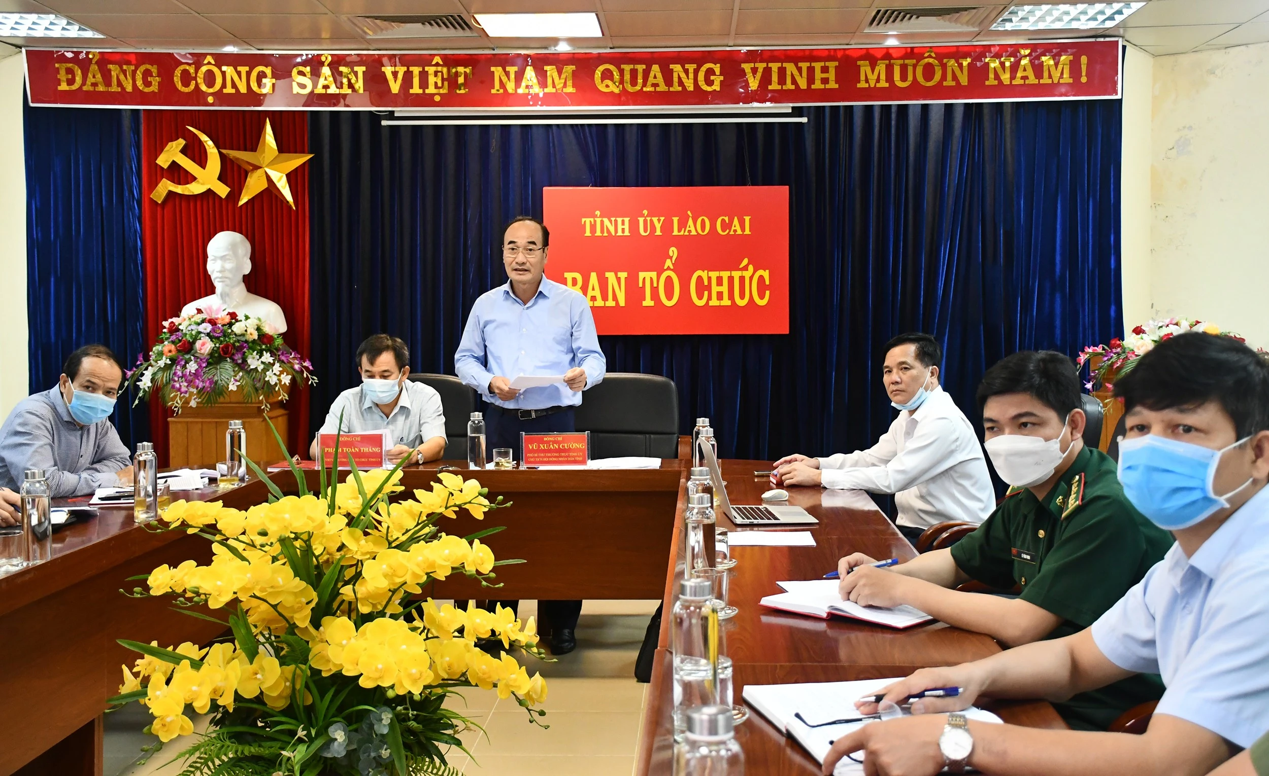 Phó Bí thư Thường trực Tỉnh ủy Vũ Xuân Cường phát biểu tại hội nghị.