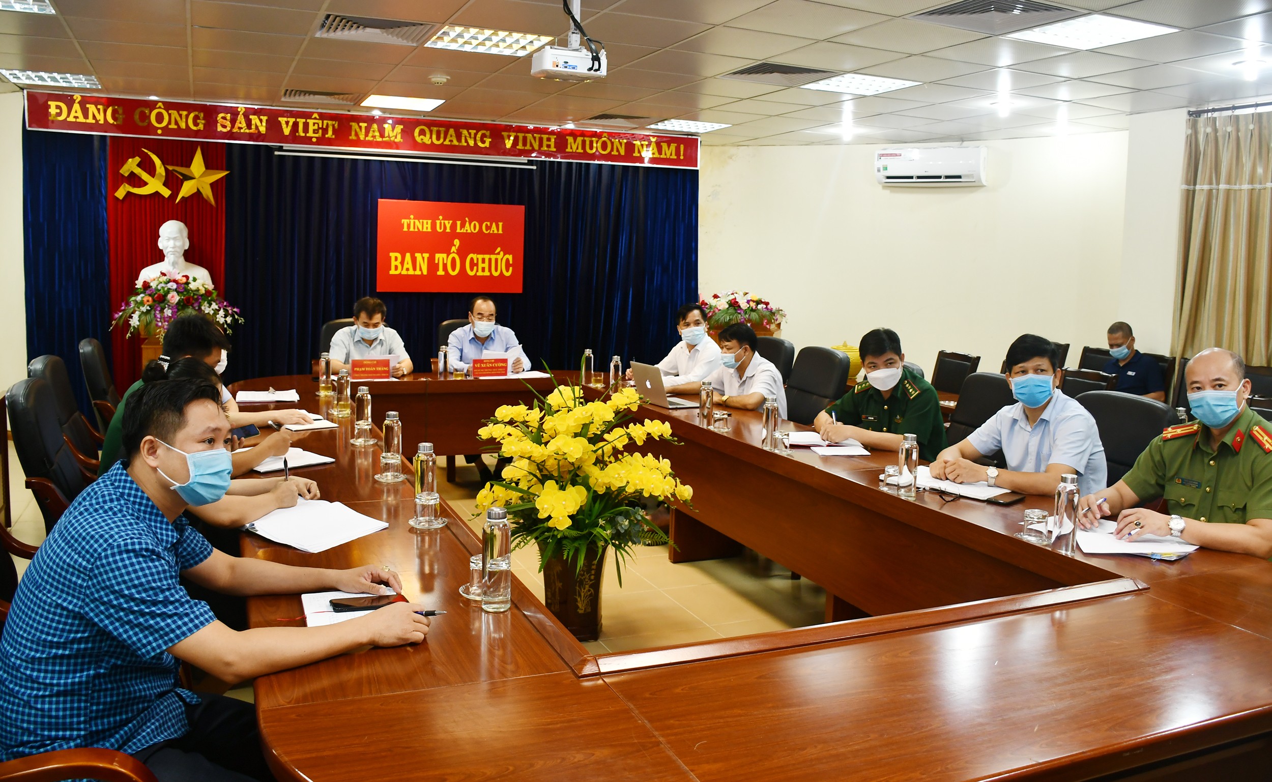 Quang cảnh hội nghị tại điểm cầu Lào Cai.