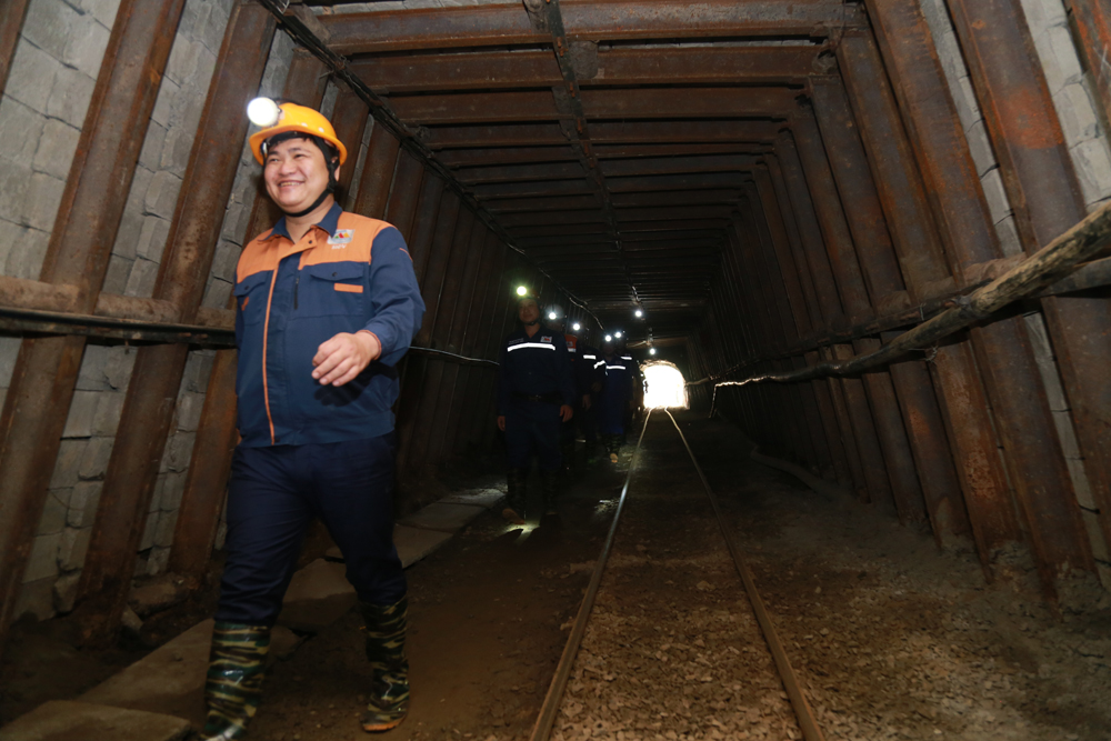 Xuống lòng đất cùng thợ mỏ Sin Quyền ảnh 12