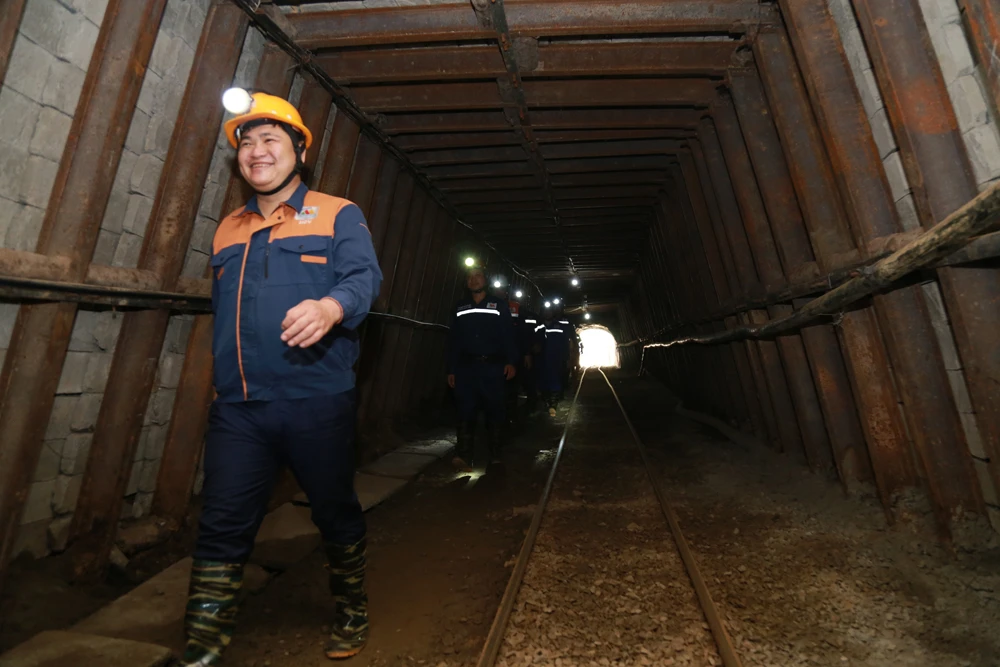 Xuống lòng đất cùng thợ mỏ Sin Quyền ảnh 12