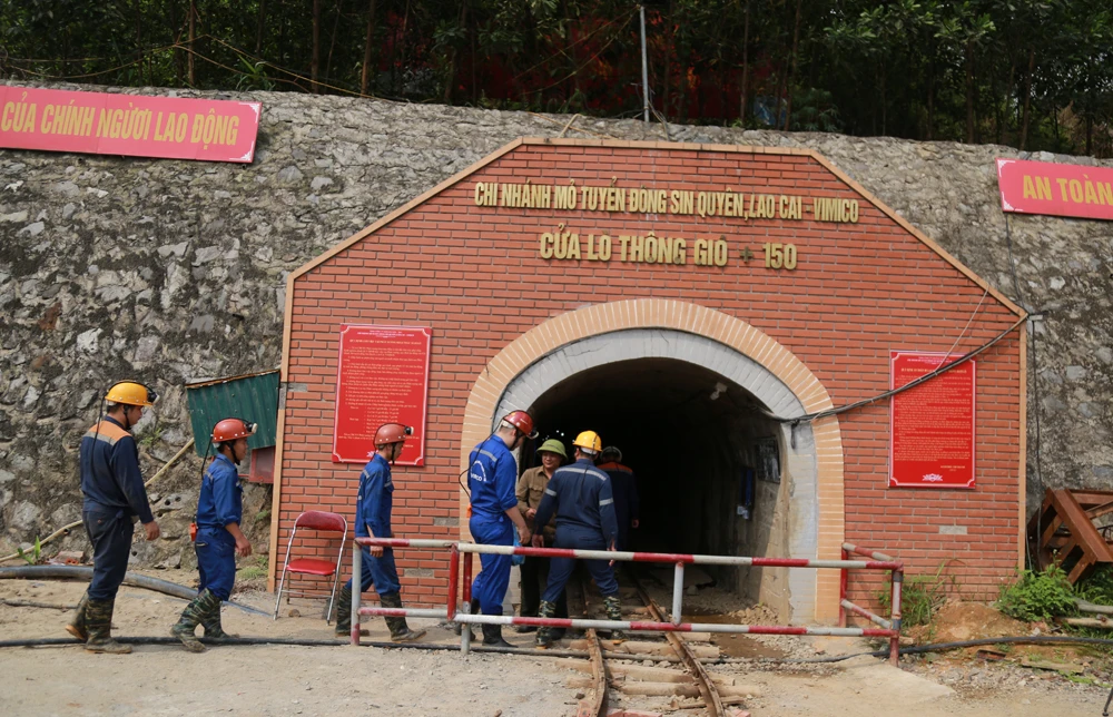 Xuống lòng đất cùng thợ mỏ Sin Quyền ảnh 2