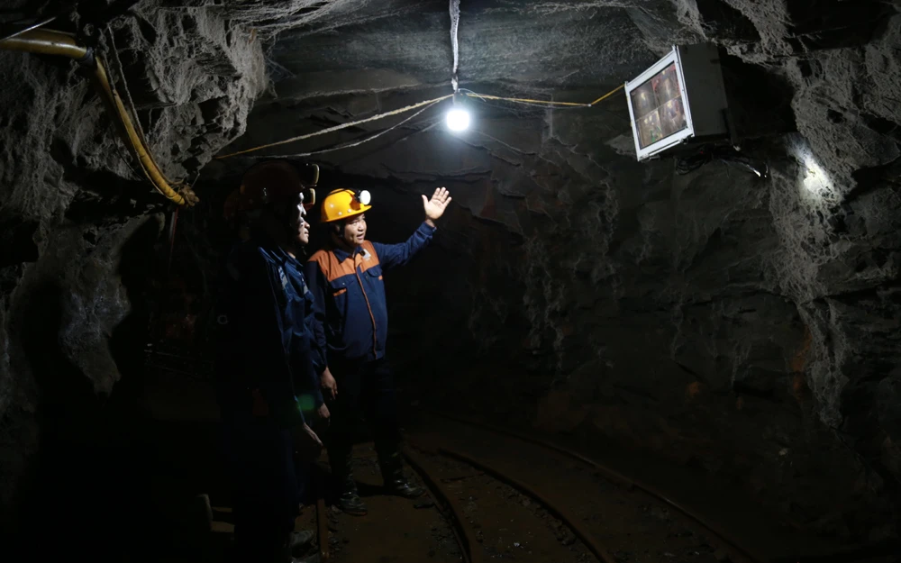Xuống lòng đất cùng thợ mỏ Sin Quyền ảnh 9