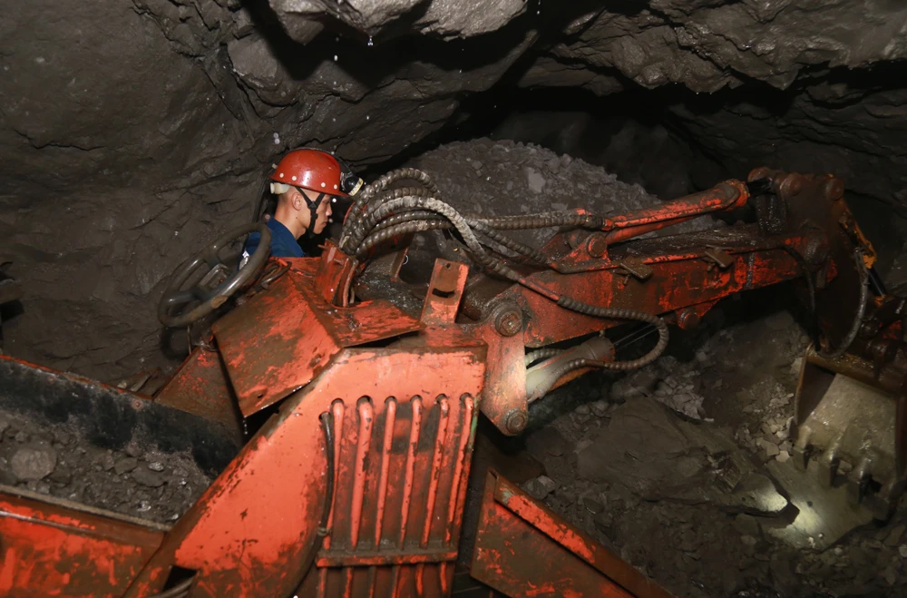 Xuống lòng đất cùng thợ mỏ Sin Quyền ảnh 6