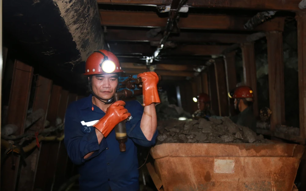 Xuống lòng đất cùng thợ mỏ Sin Quyền ảnh 10