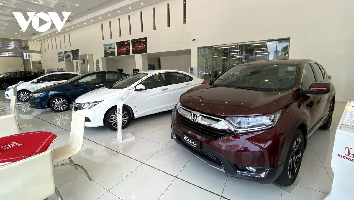 Hết giảm 50% phí trước bạ, thị trường ô tô sụt giảm mạnh mẽ ảnh 2