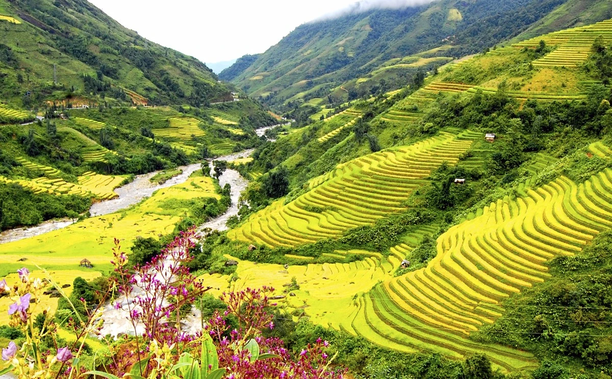 Lào Cai có phong cảnh đẹp, là một trong những tiềm năng lớn để phát triển du lịch. Lào Cai có phong cảnh đẹp, là một trong những tiềm năng lớn để phát triển du lịch.
