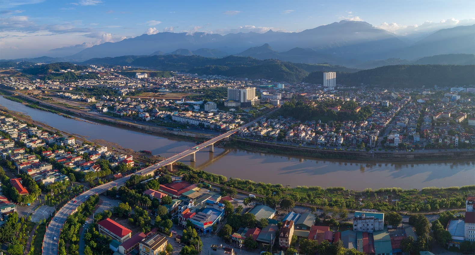 Thành phố Lào Cai đổi thay sau 30 năm tái lập tỉnh ảnh 1 Thành phố Lào Cai đổi thay sau 30 năm tái lập tỉnh ảnh 1