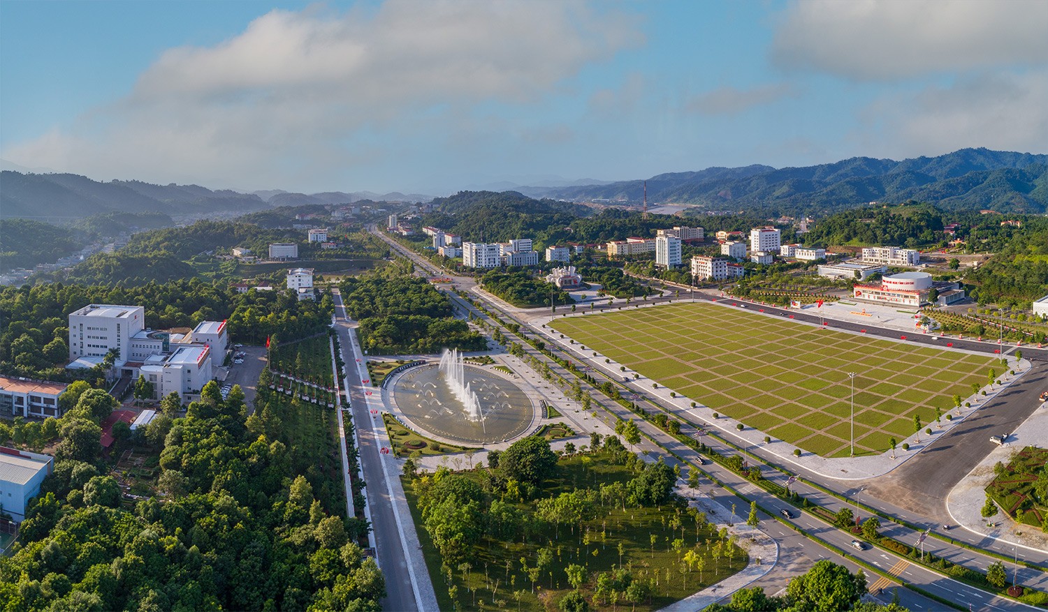 Thành phố Lào Cai đổi thay sau 30 năm tái lập tỉnh ảnh 4 Thành phố Lào Cai đổi thay sau 30 năm tái lập tỉnh ảnh 4