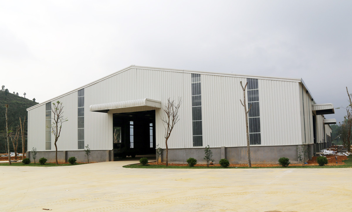 Phân xưởng đóng hộp của Nhà máy chế biến rau quả Mường Khương. Phân xưởng đóng hộp của Nhà máy chế biến rau quả Mường Khương.