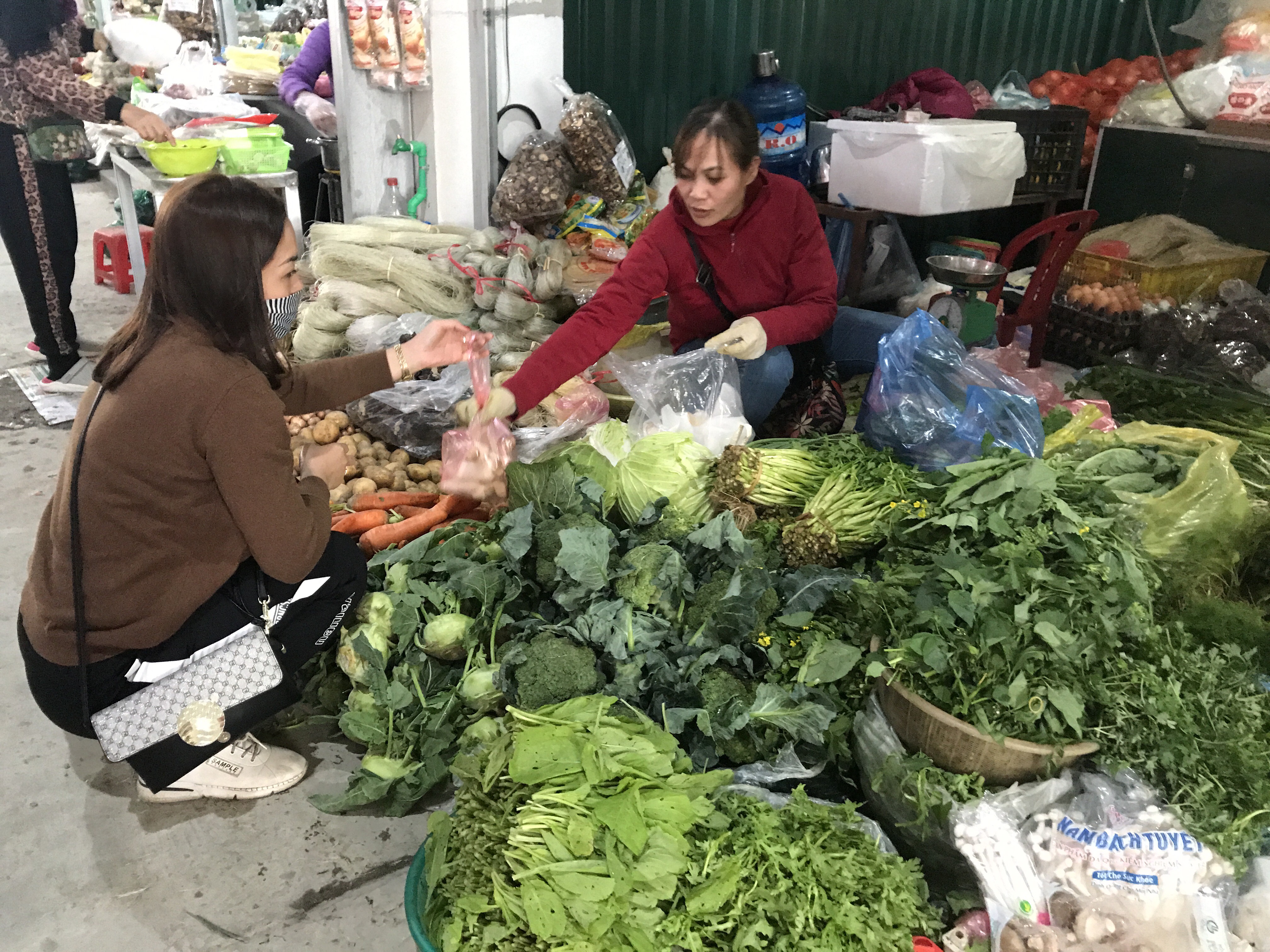 Mặt hàng rau, củ được nhiều người tìm mua trong ngày cuối năm.