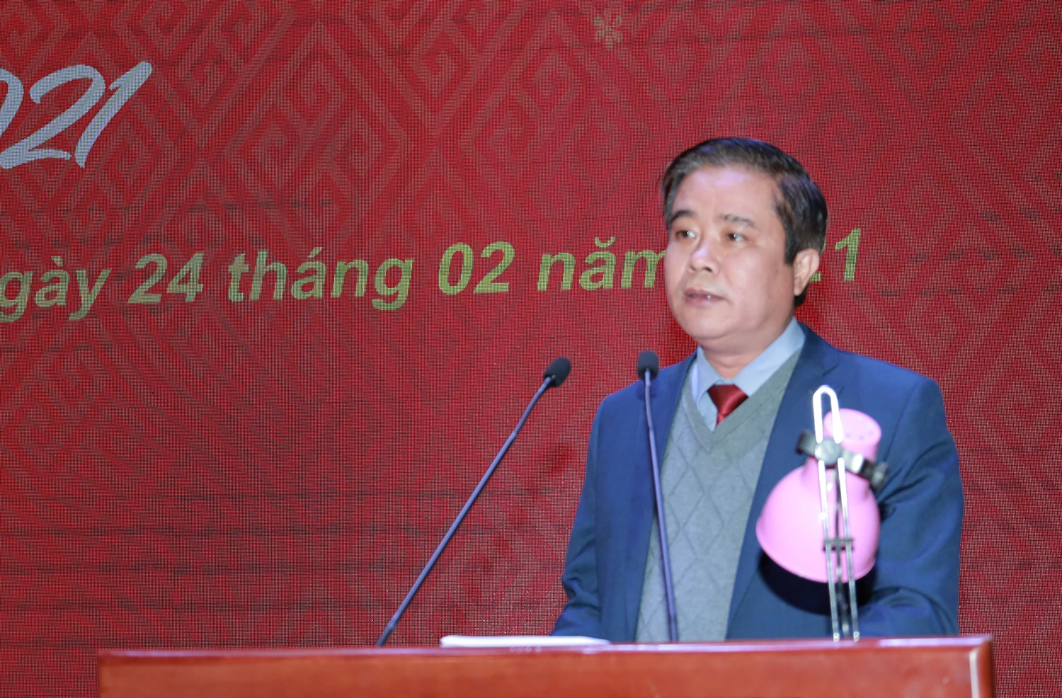 Bí thư Thị ủy Sa Pa Phan Đăng Toàn phát biêu tại buổi gặp mặt.