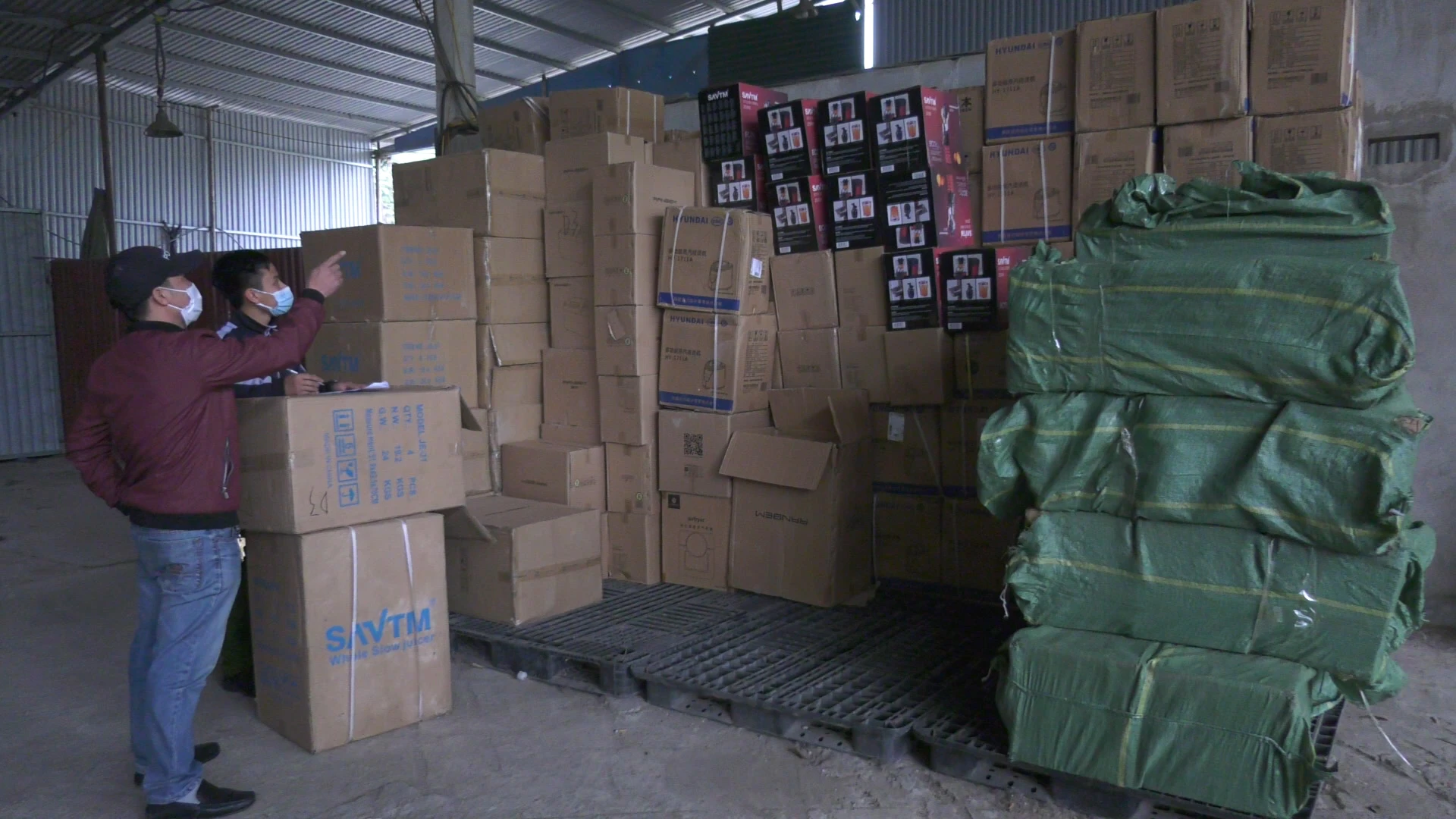 Bắt giữ kho hàng gia dụng không rõ nguồn gốc xuất xứ tại thành phố Lào Cai ảnh 1