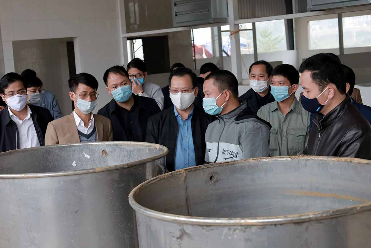 Các thiết bị của nhà máy đang được tập kết tại công trường.