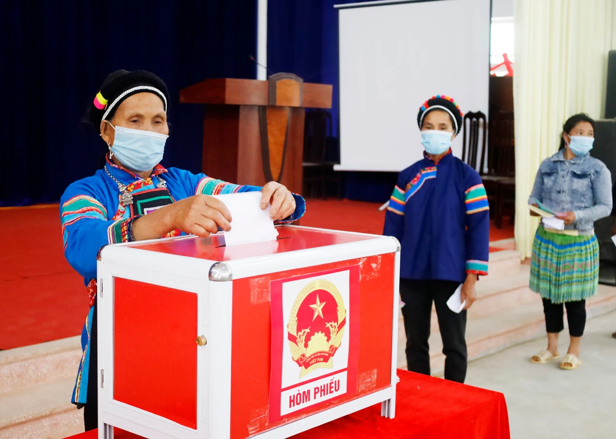 Những hình ảnh ấn tượng tại cuộc bầu cử ảnh 8