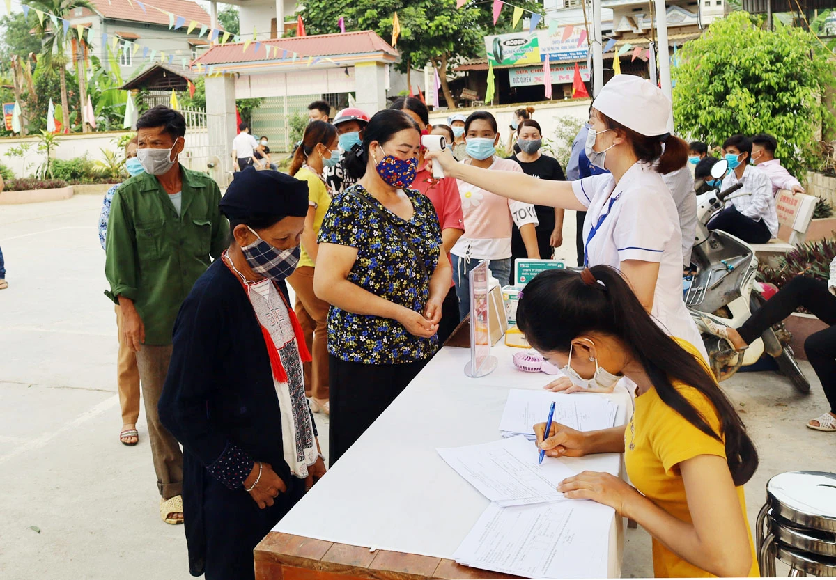 Những hình ảnh ấn tượng tại cuộc bầu cử ảnh 7