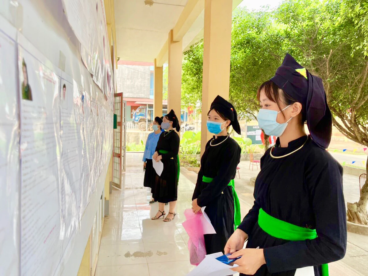 Những hình ảnh ấn tượng tại cuộc bầu cử ảnh 4