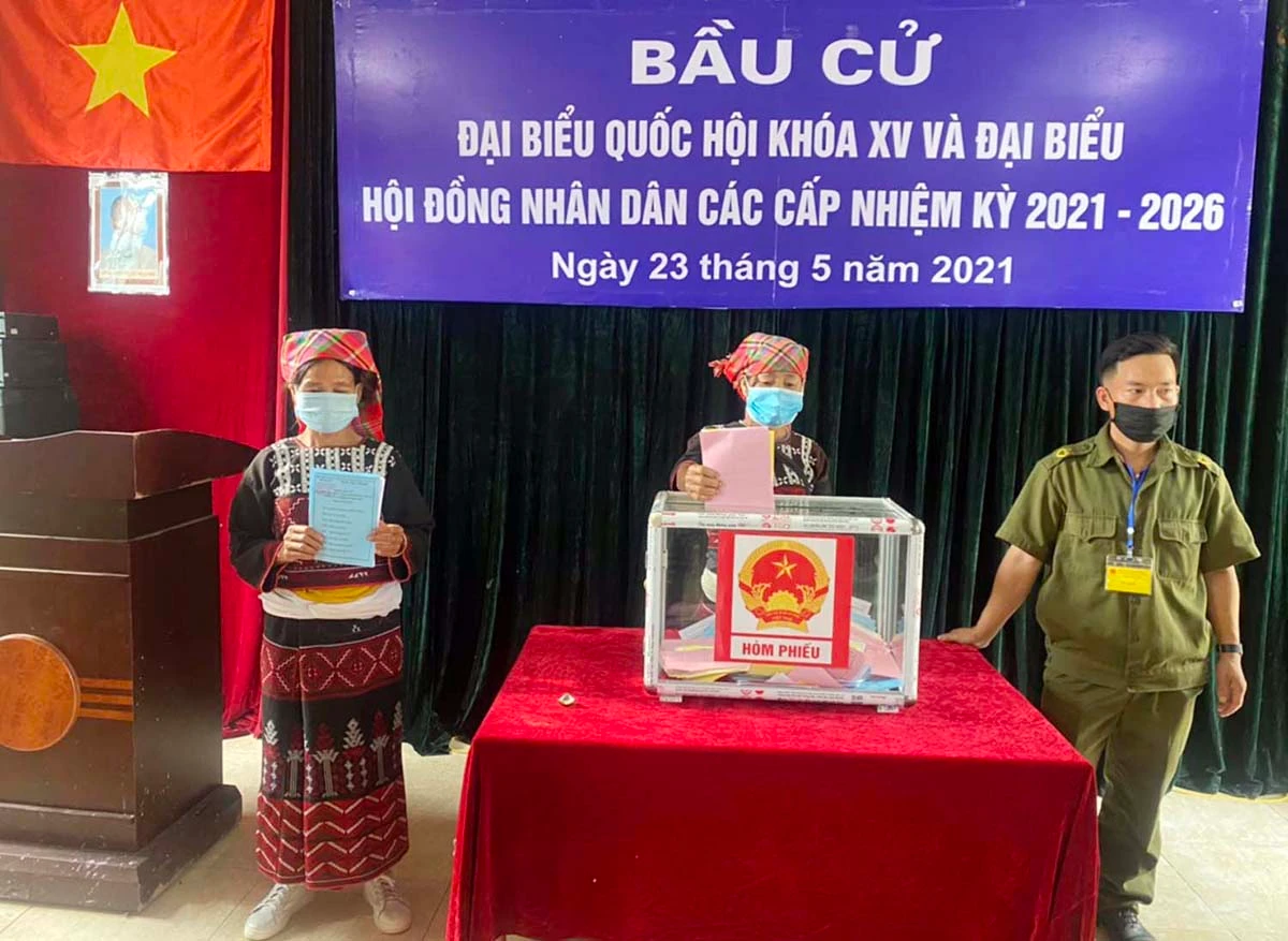 Những hình ảnh ấn tượng tại cuộc bầu cử ảnh 13