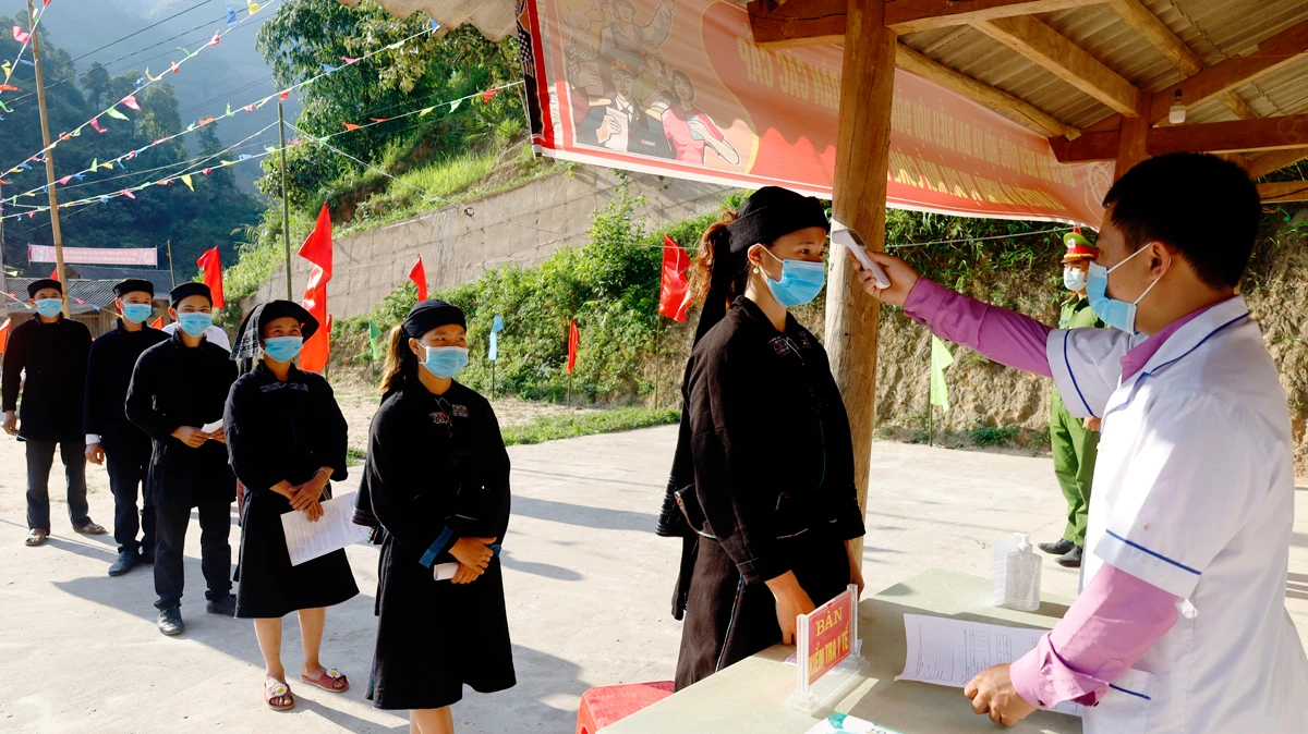 Những hình ảnh ấn tượng tại cuộc bầu cử ảnh 9