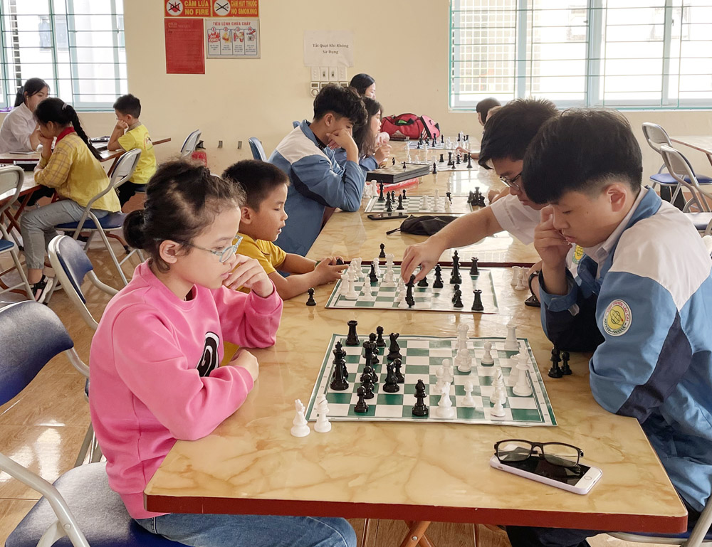Buổi tập luyện của các vận động viên lớp năng khiếu cờ vua (Ảnh chụp trước ngày 27/4/2021).
