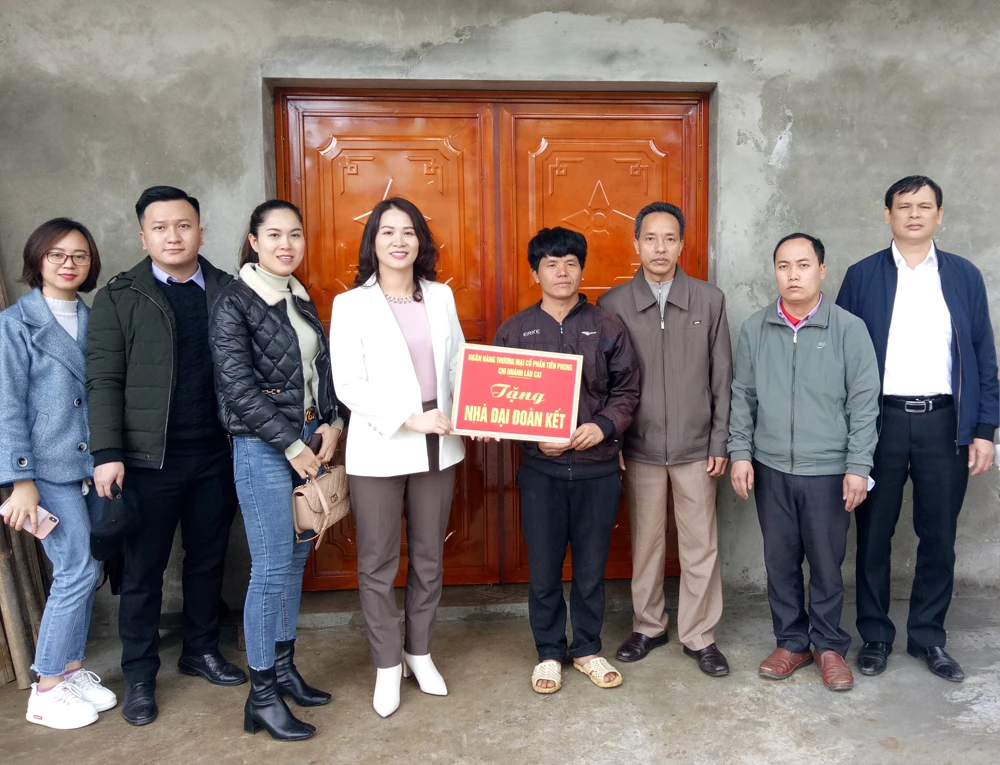 Các cơ quan, đơn vị, địa phương hỗ trợ xây nhà và tặng quà Tết cho người nghèo ảnh 2