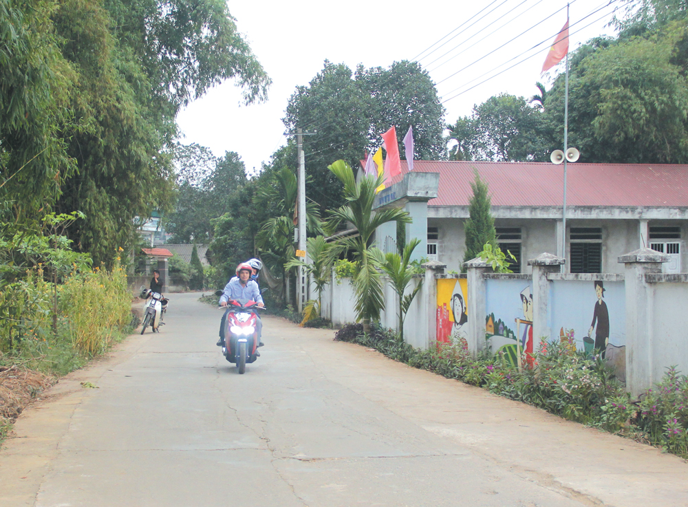 Về nơi “Đường rộng, điện sáng, nhiều hoa…” ảnh 1