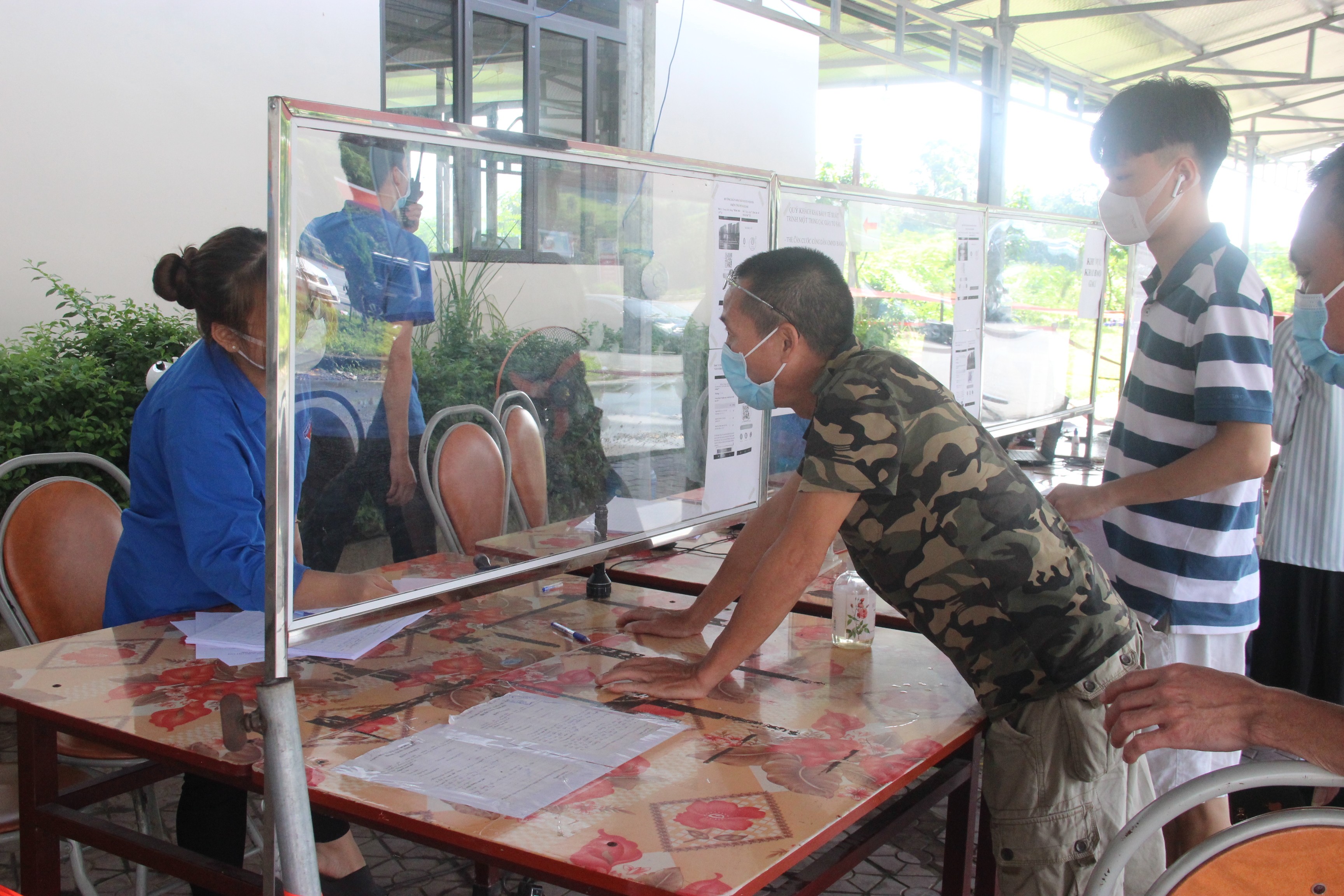 Người dân về/đến Lào Cai từ tỉnh Phú Thọ từ ngày 10/10/2021 đến nay chủ động khai báo y tế ảnh 1