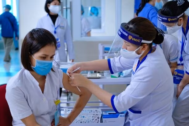  Hơn 55.000 người đã tiêm vắc xin COVID-19 ảnh 1