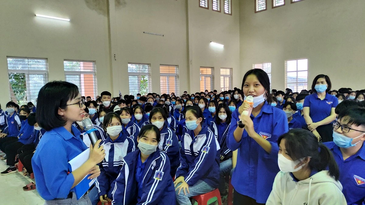 Hơn 500 học sinh tham dự phiên tòa giả định tuyên truyền về an toàn giao thông ảnh 2