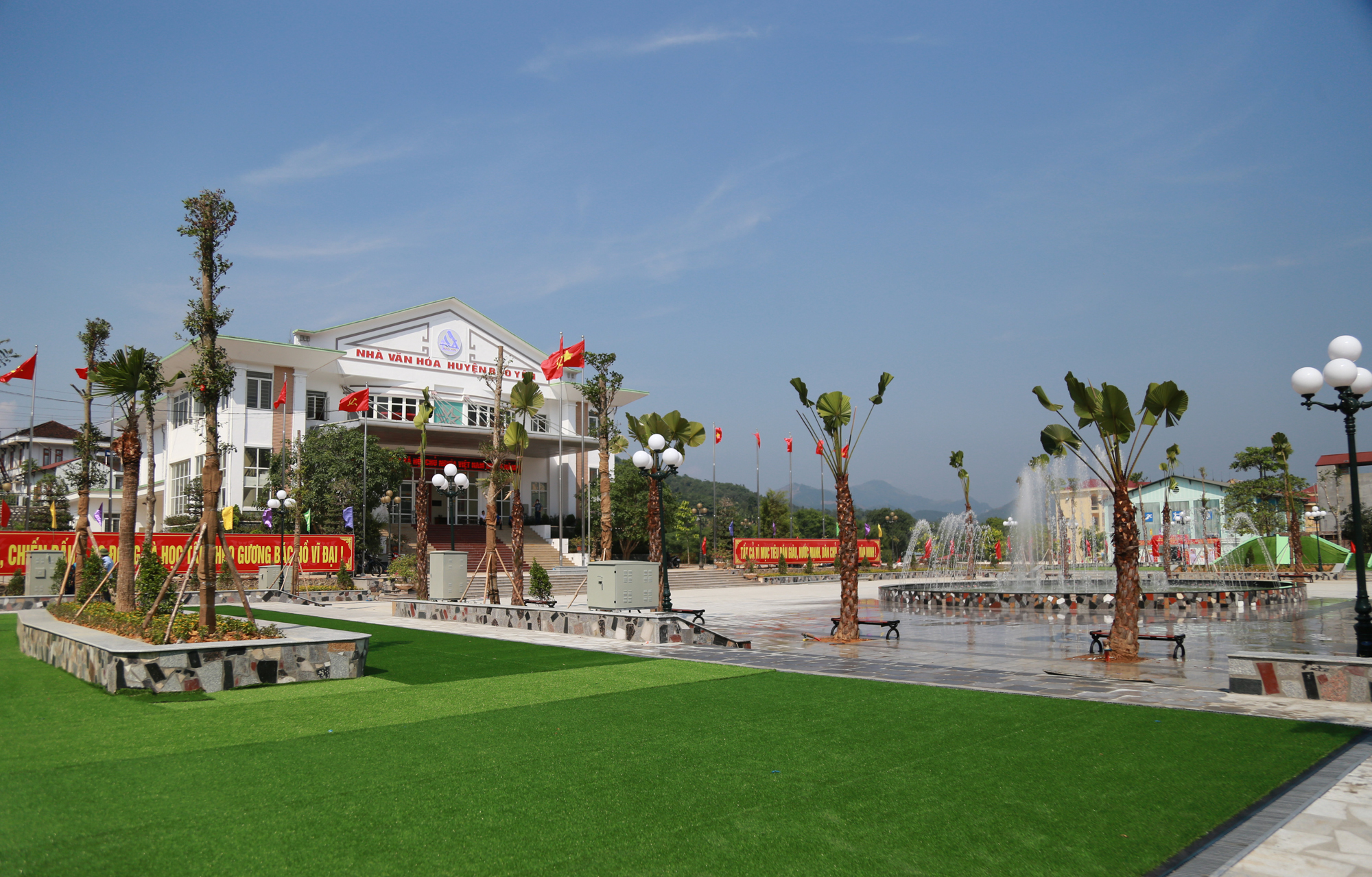 Công viên Nguyễn Tất Thành là điểm vui chơi công cộng mới của người dân thị trấn Phố Ràng.