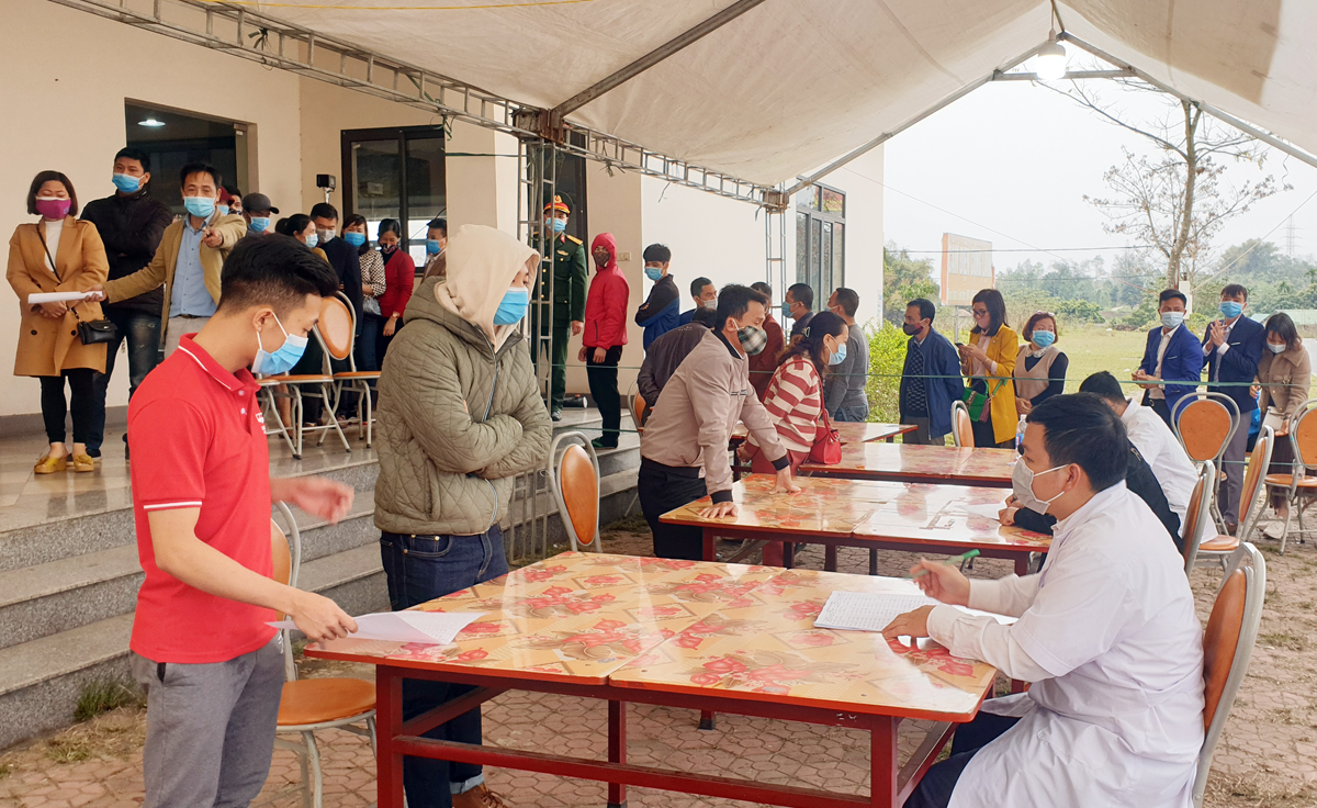 Thực hiện giám sát y tế đối với các đối tượng có nguy cơ cao.