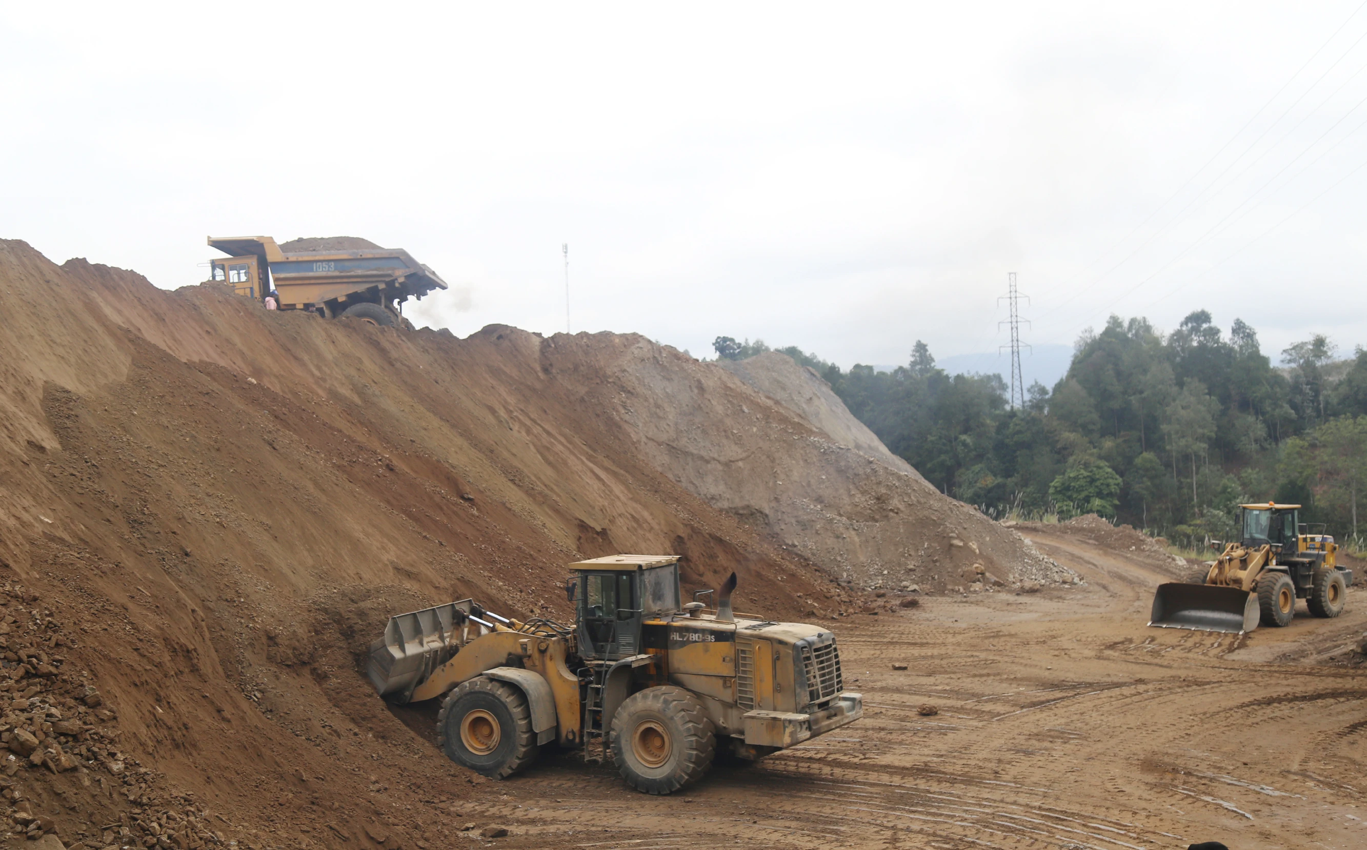 Nhiều đơn vị thuộc Công ty THHH Một thành viên Apatit Việt Nam vẫn duy trì sản xuất xuyên tết.