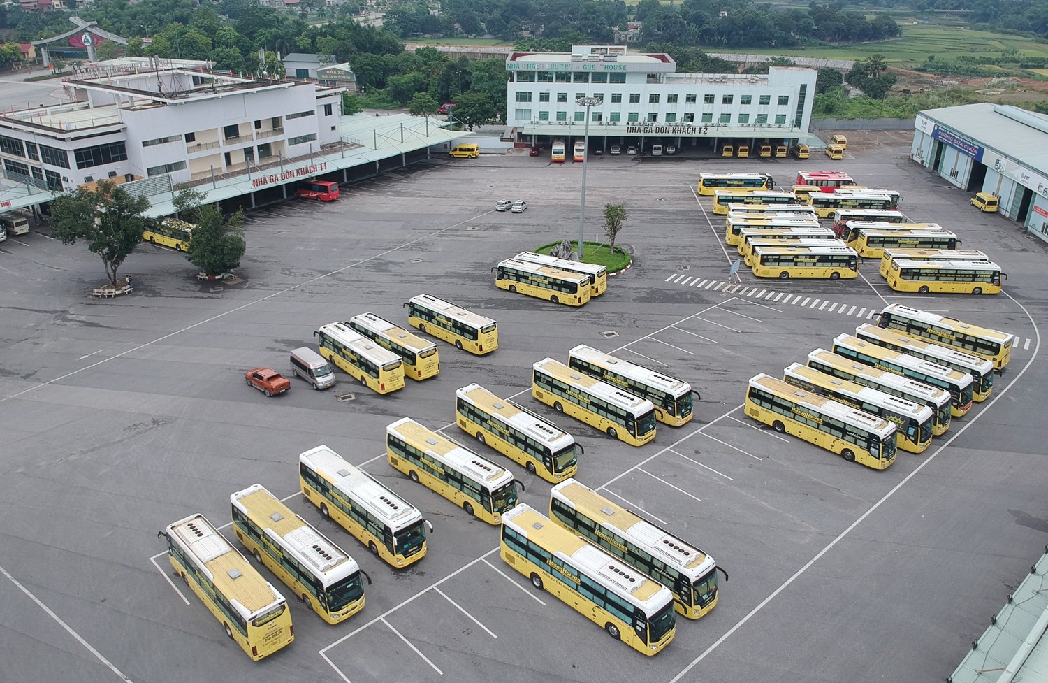 Các hãng xe vẫn dè dặt mở lại hoạt động.