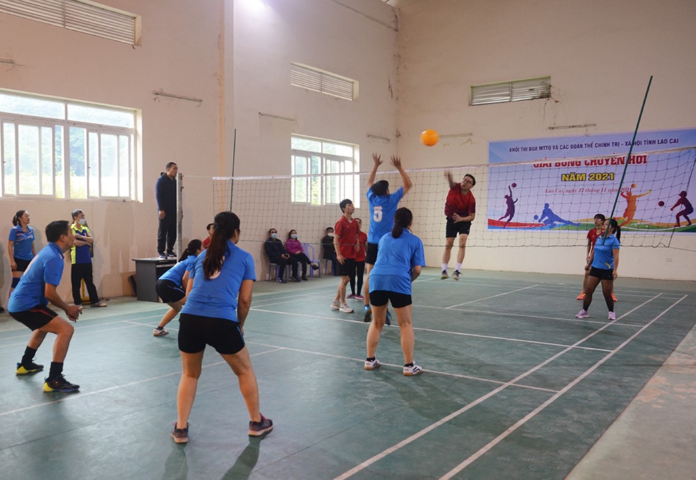 Khai mạc Giải bóng chuyền hơi Khối thi đua Mặt trận Tổ quốc và các tổ chức chính trị - xã hội tỉnh năm 2021 ảnh 3