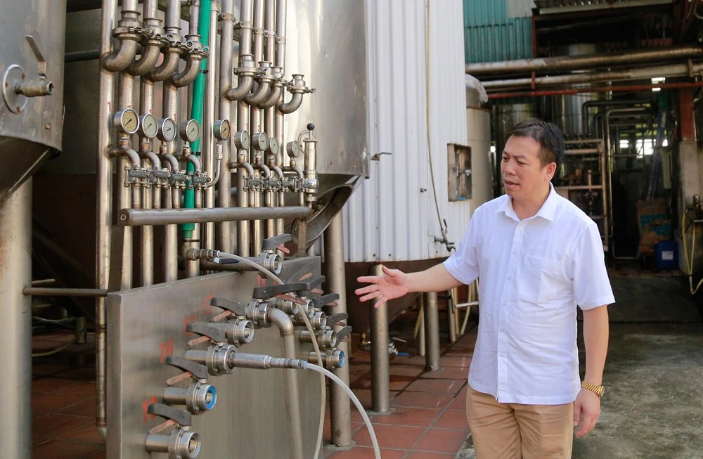 Cán bộ, công nhân Nhà máy Bia Lào Cai đang nỗ lực tìm hướng đi mới.