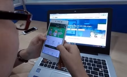 Thương mại điện tử hiện rất phát triển, cơ quan thuế đang tìm cách thu thuế hiệu quả hơn. Thương mại điện tử hiện rất phát triển, cơ quan thuế đang tìm cách thu thuế hiệu quả hơn.