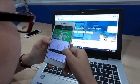 Thương mại điện tử hiện rất phát triển, cơ quan thuế đang tìm cách thu thuế hiệu quả hơn. Thương mại điện tử hiện rất phát triển, cơ quan thuế đang tìm cách thu thuế hiệu quả hơn.